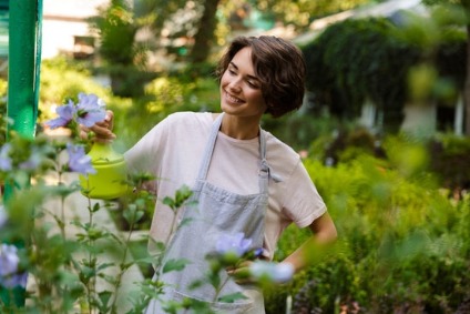 canva-woman-gardener-standing-over-plants-in-greenhouse-water-flowers-MADF1D8jf0g